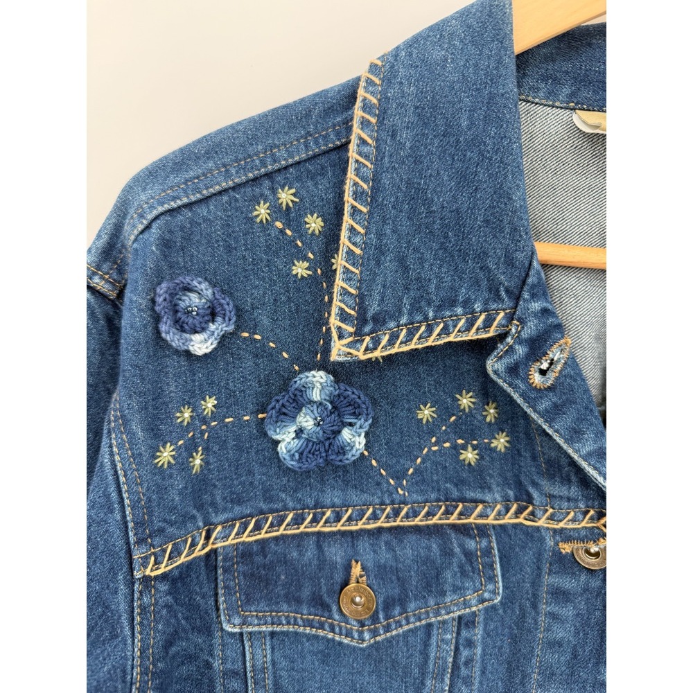 VintageLiz Claiborne Womens Embroidered Dark Denim Jacket Size Medium Cottage - Picture 2 of 10